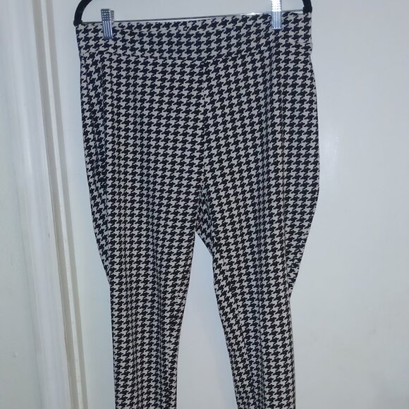 Savion Pants - Savion Houndstooth print leggins, black & white skinny leg cut, high rise waist